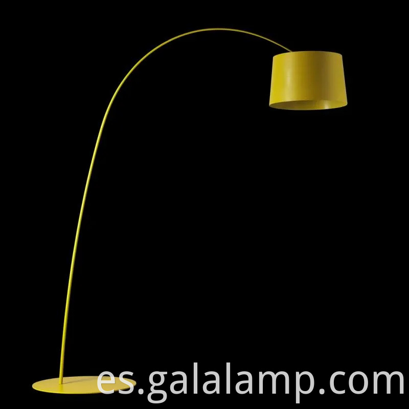 Elegante lámpara de piso de arco para espacios de vida contemporáneos